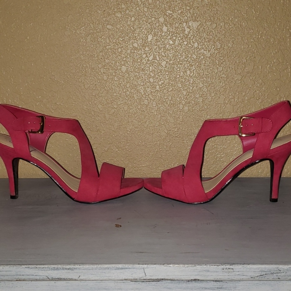 Heels - Picture 2 of 3